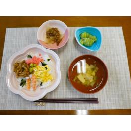 本日のお昼ご飯